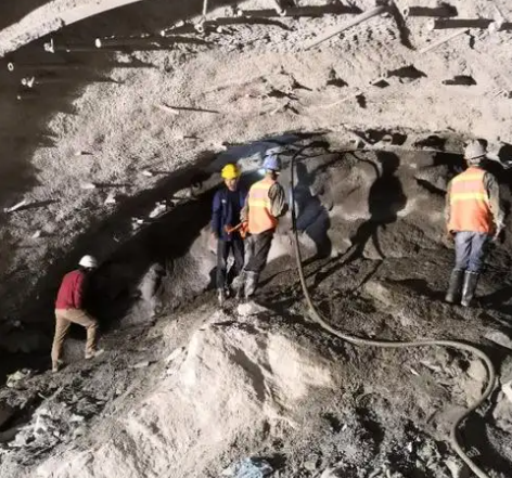 青山湖拱顶带模注浆料的施工流程及注意事项